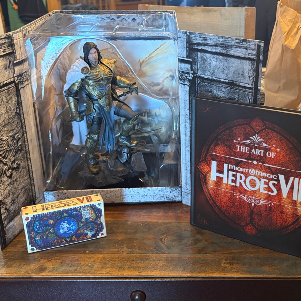 Heroes VII Collector's Edition Figurine